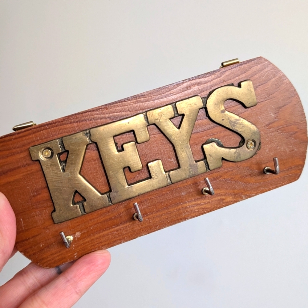 Vintage brass 4 hook key holder reads KEYS